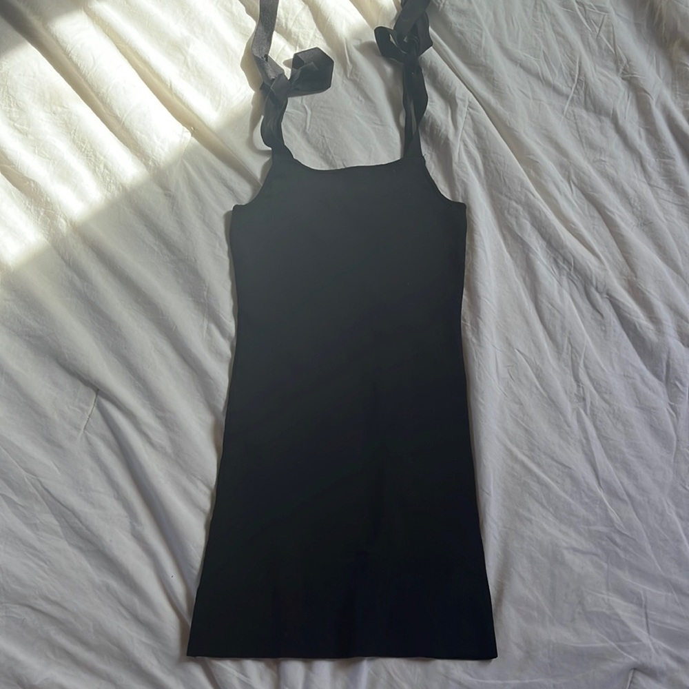 urban outfitters LBD size S / XS / 0 / 00 super cute tie straps.